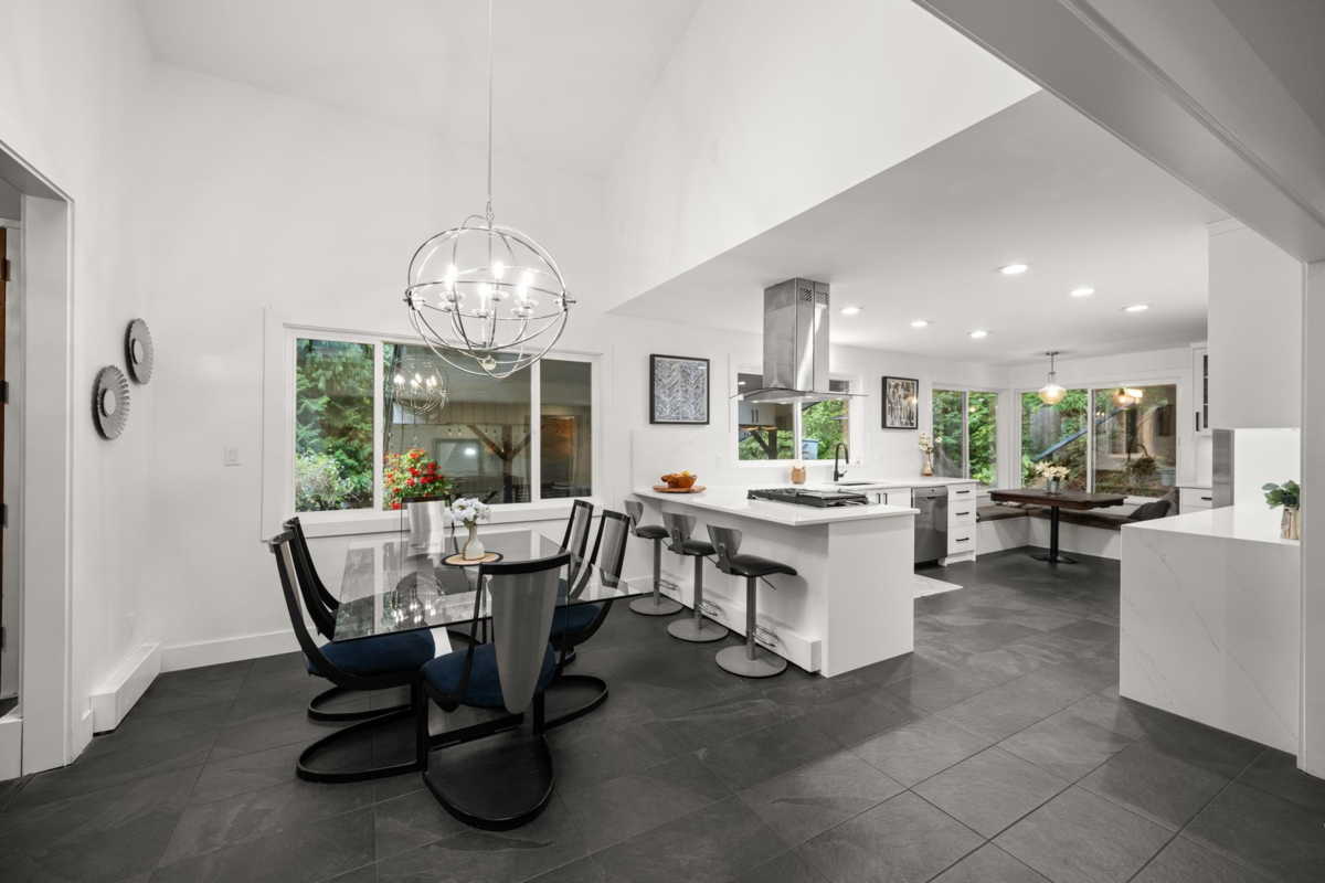 Kitchen Island Photo of 24411 56 Avenue, Langley, BC
