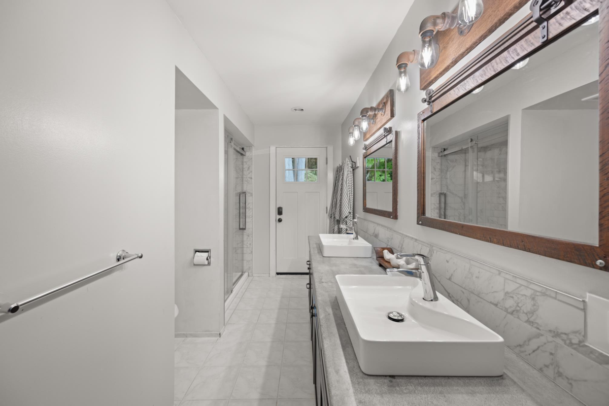 Laundry Room Photo of 24411 56 Avenue, Langley, BC