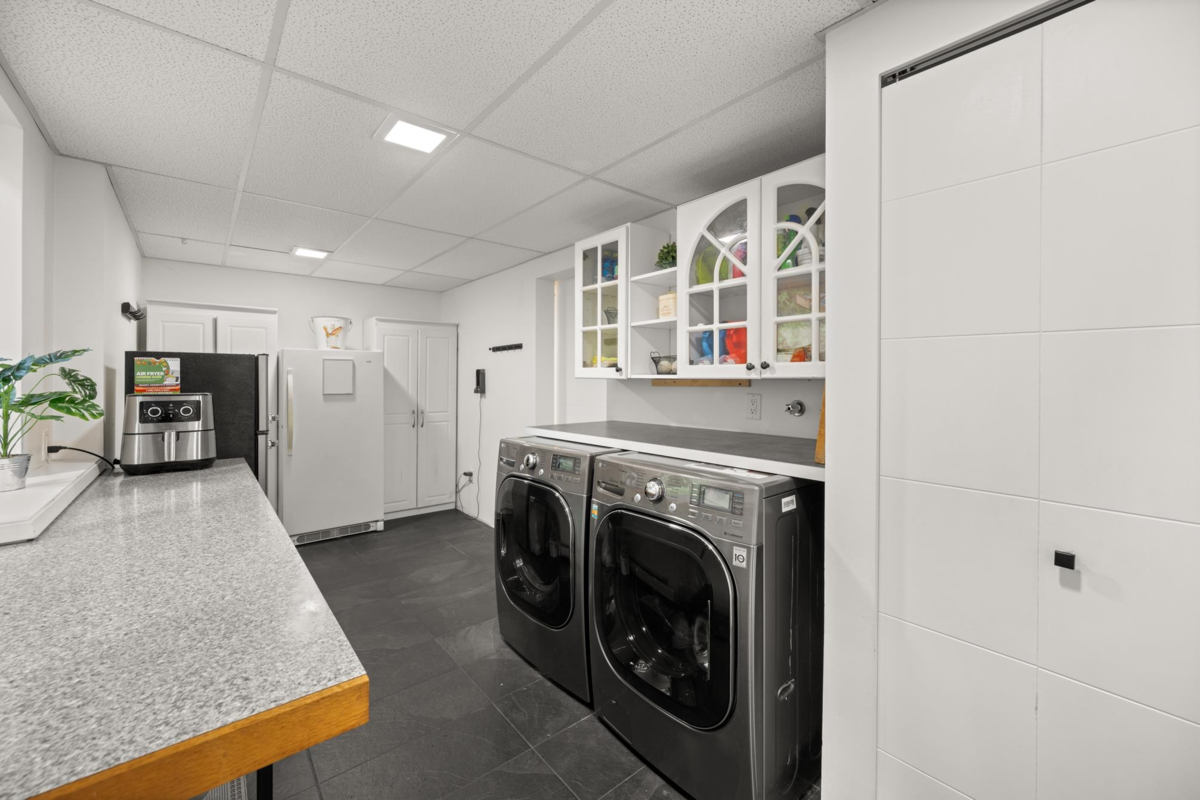 Walk-In Closet Photo of 24411 56 Avenue, Langley, BC