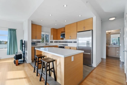 307 4710 Hastings Street, Burnaby, BC, Burnaby — Apartment/Condo for sale