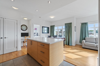 307 4710 Hastings Street, Burnaby, BC, Burnaby — Apartment/Condo for sale