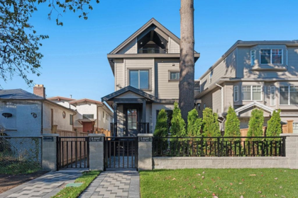 2 2447 E 41st Avenue, Vancouver, BC, Victoria VE — 3 bed half duplex for sale