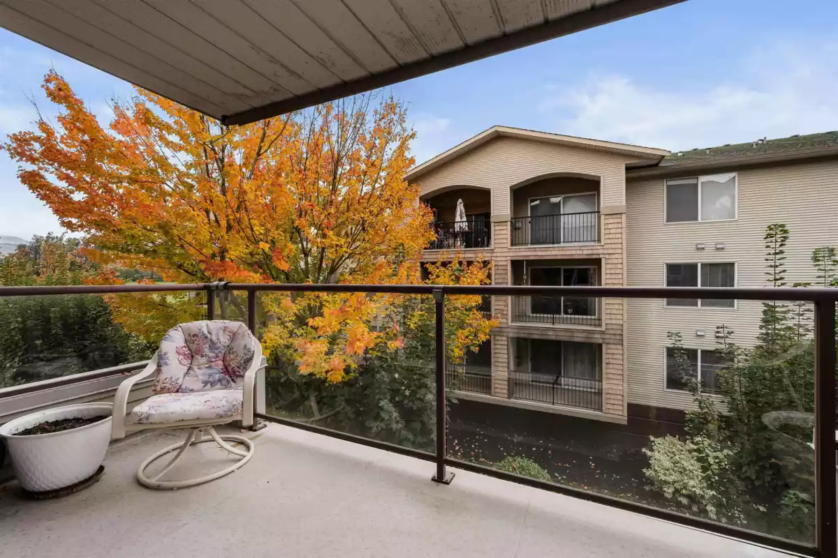 Dining Area Photo of 307 45520 Knight Road, Chilliwack, BC