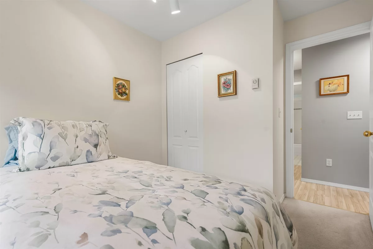 Garden / Landscaping Photo of 307 45520 Knight Road, Chilliwack, BC