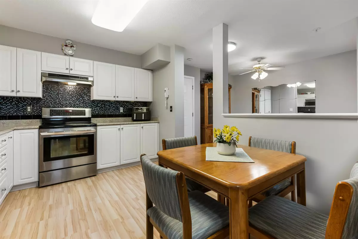 Office / Den Photo of 307 45520 Knight Road, Chilliwack, BC