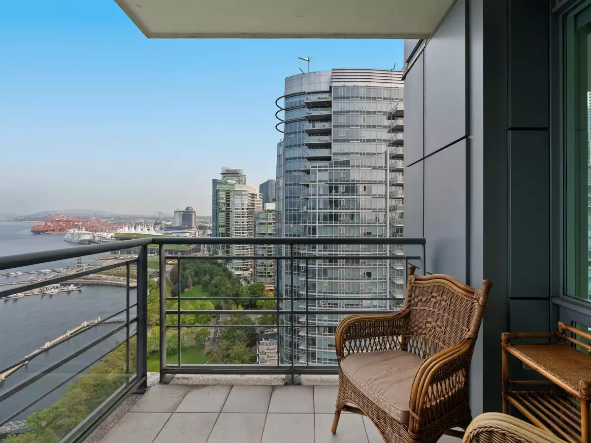 Backyard Photo of 2502 323 Jervis Street, Vancouver, BC