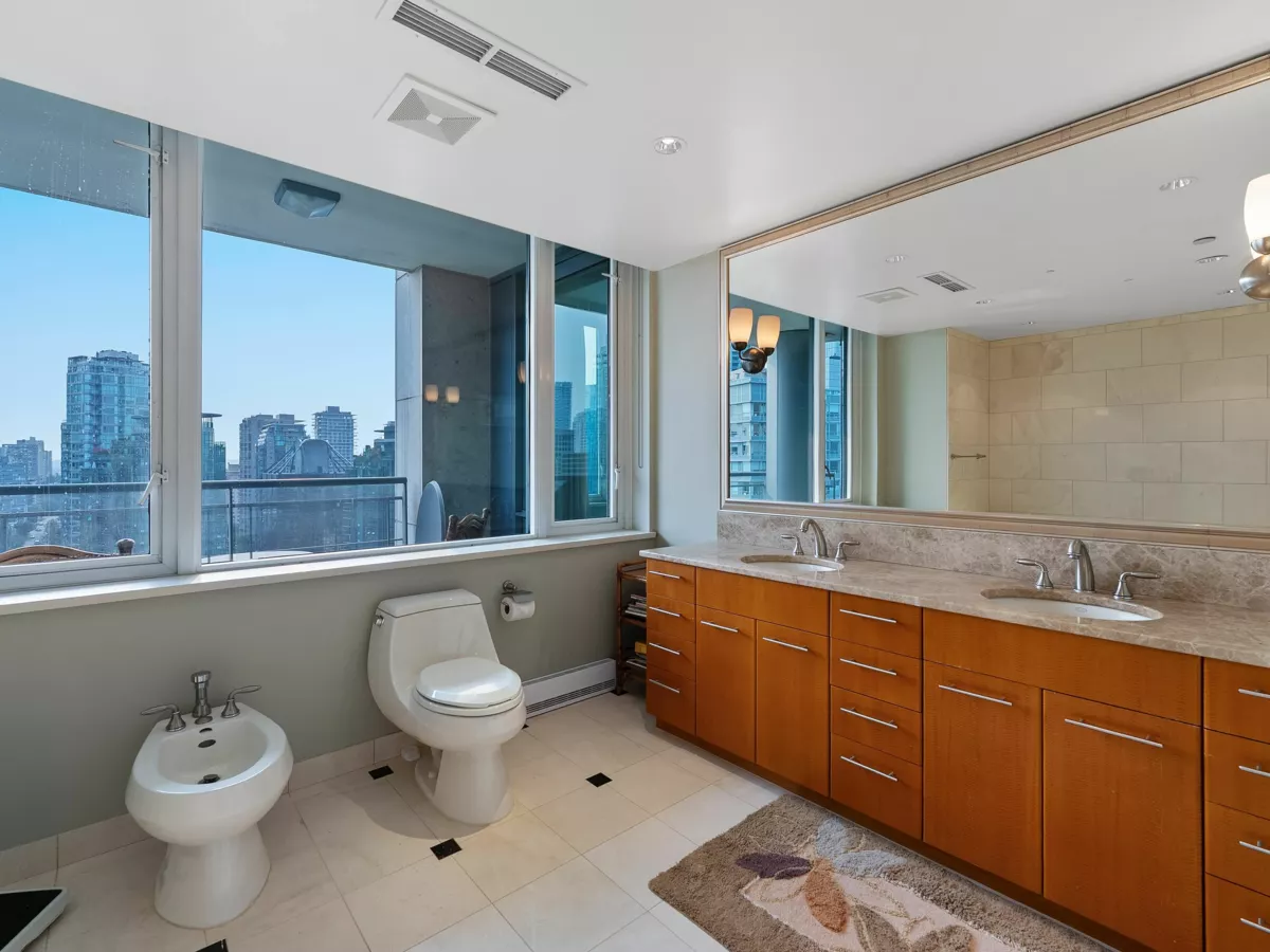 Entry Foyer Photo of 2502 323 Jervis Street, Vancouver, BC