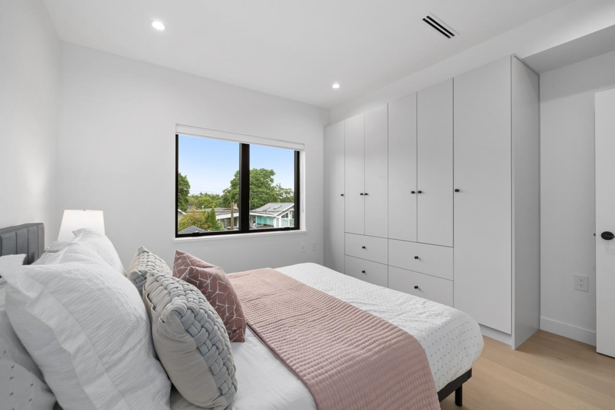 Basement Recreation Room Photo of 2 2247 Parker Street, Vancouver, BC