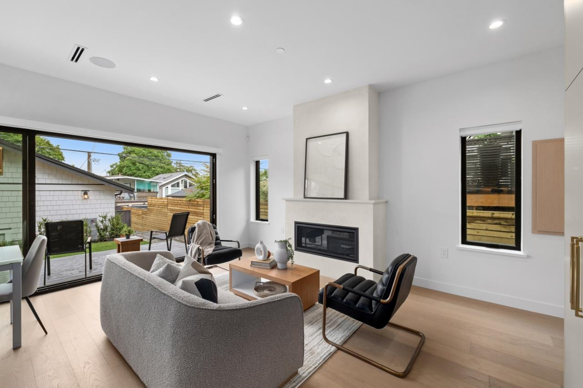 Dining Area Photo of 2 2247 Parker Street, Vancouver, BC