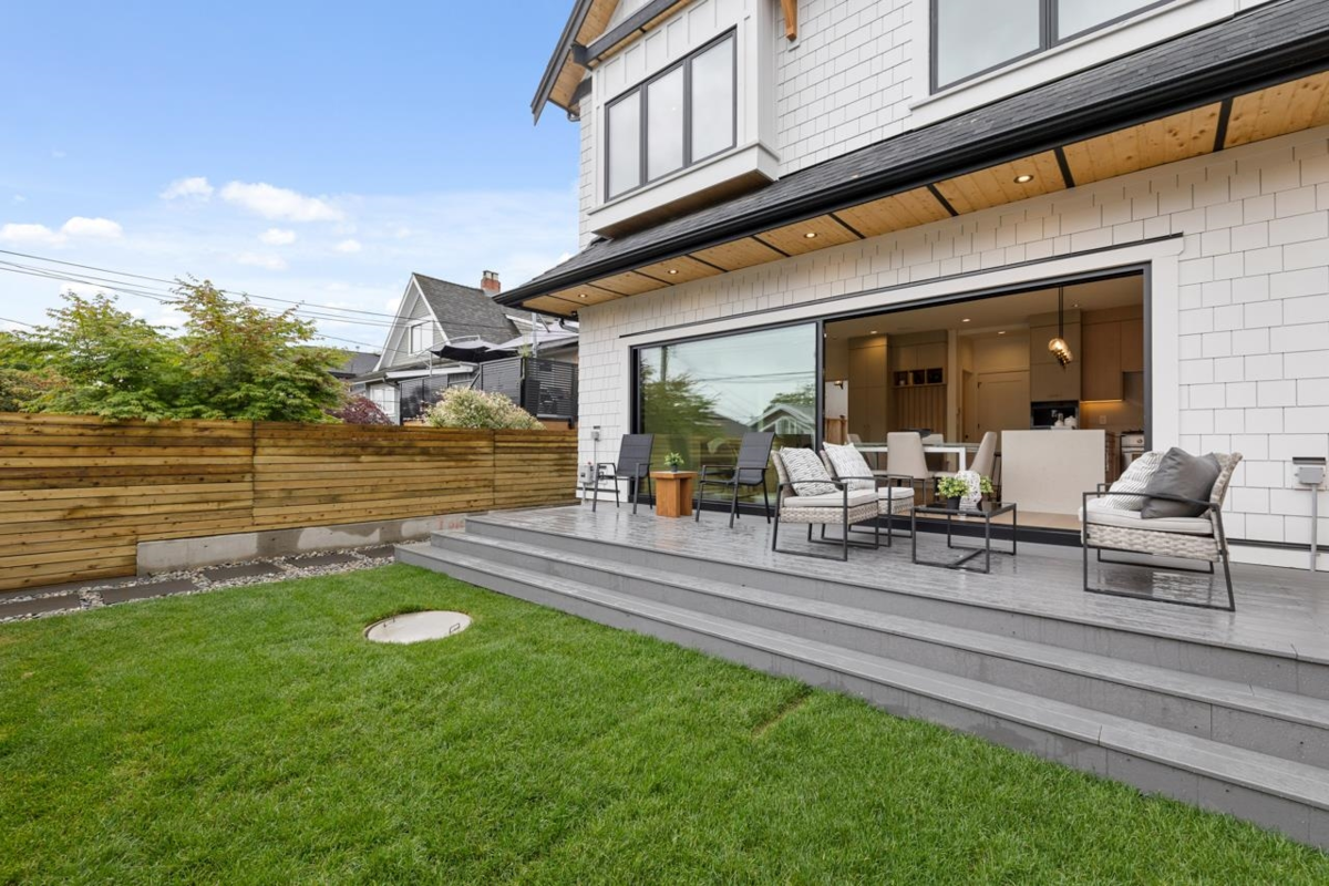 Exterior Rear Photo of 2 2247 Parker Street, Vancouver, BC