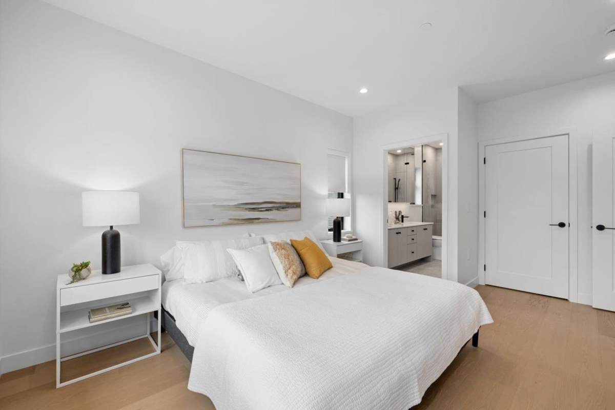 Guest Bathroom Photo of 2 2247 Parker Street, Vancouver, BC