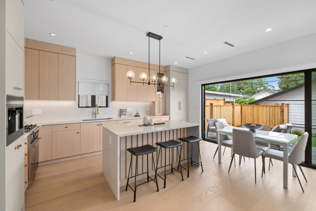 Kitchen Island Photo of 2 2247 Parker Street, Vancouver, BC
