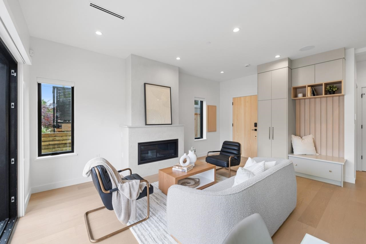 Kitchen Photo of 2 2247 Parker Street, Vancouver, BC