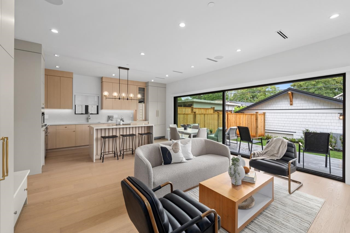 Living Room Photo of 2 2247 Parker Street, Vancouver, BC