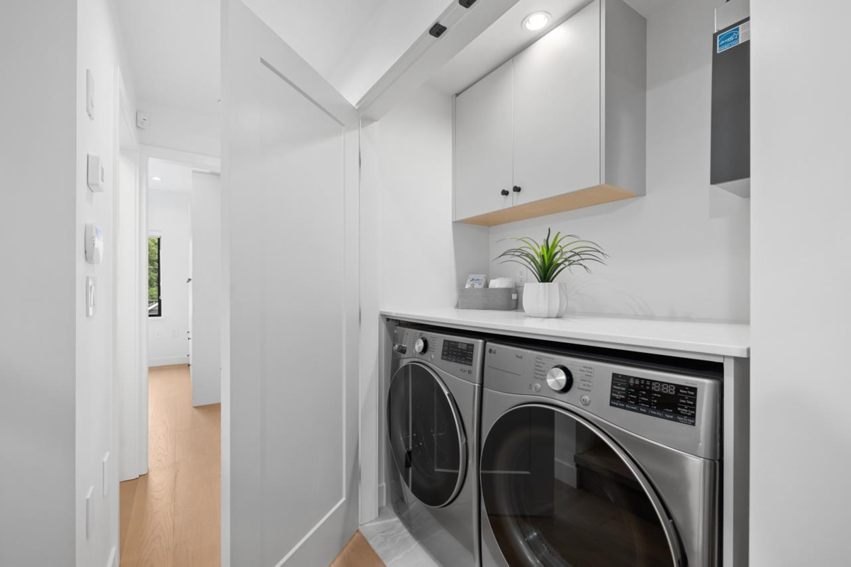 Mudroom Photo of 2 2247 Parker Street, Vancouver, BC