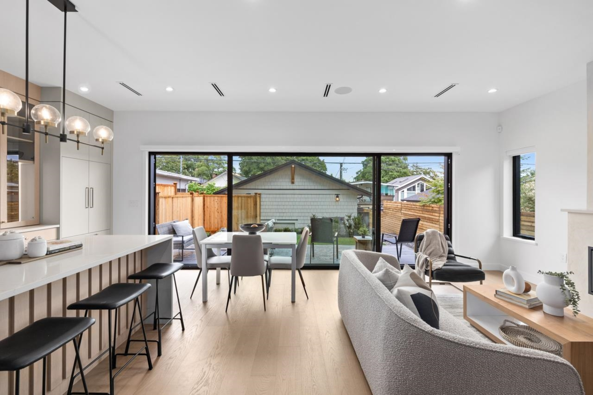 Walk-In Closet Photo of 2 2247 Parker Street, Vancouver, BC