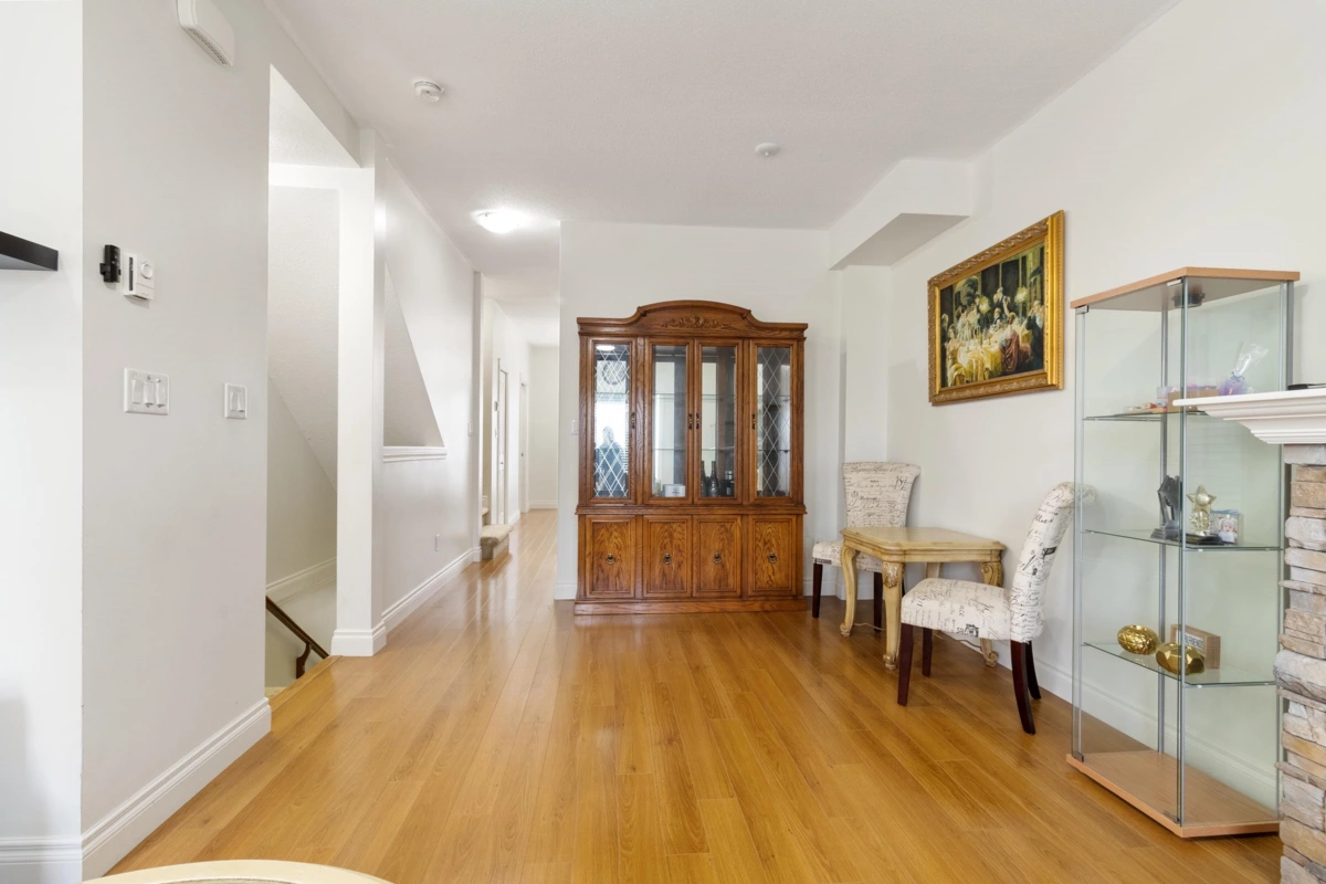 Entry Foyer Photo of 2 9140 Hazel Street, Chilliwack, BC