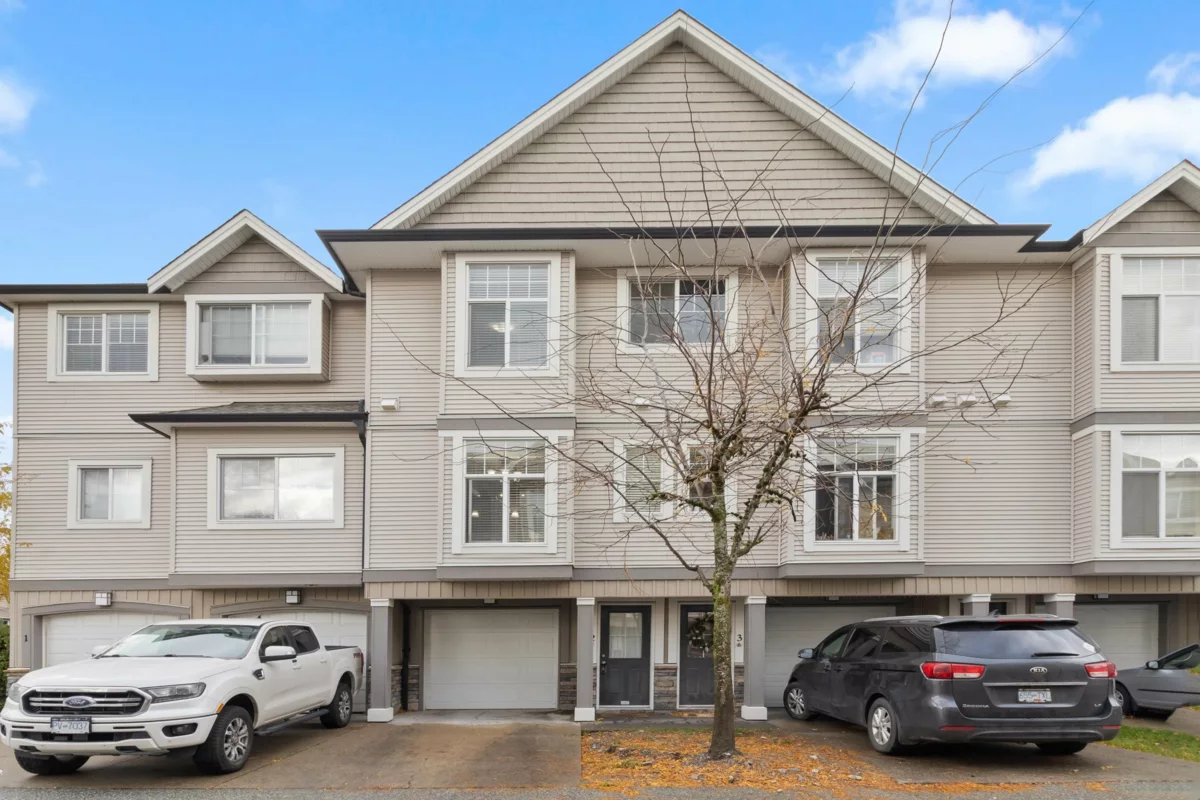 Living Room Photo of 2 9140 Hazel Street, Chilliwack, BC