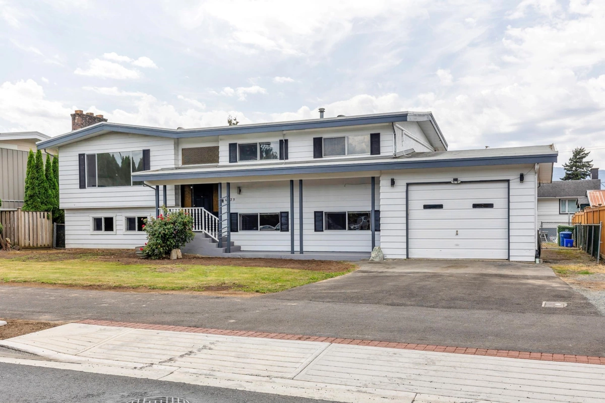 Living Room Photo of 6423 Tyson Road, Chilliwack, BC