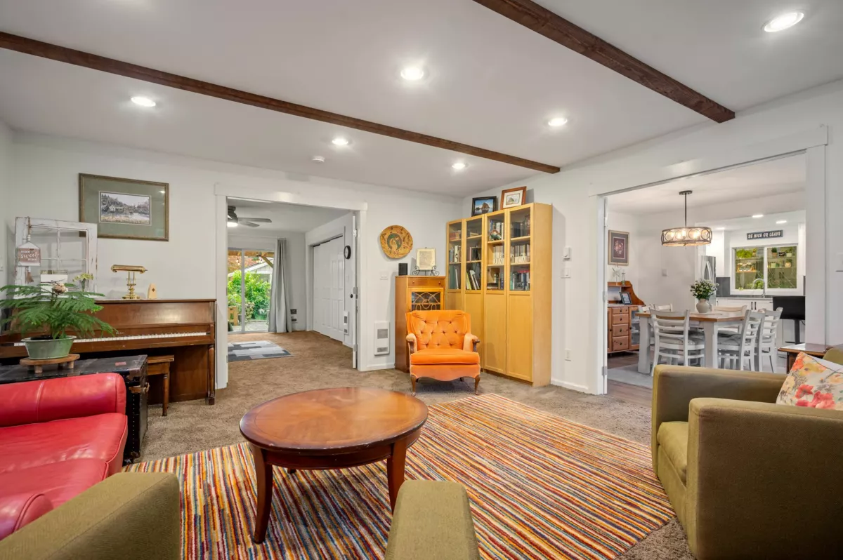 Guest Bathroom Photo of 23211 St Andrews Avenue, Langley, BC