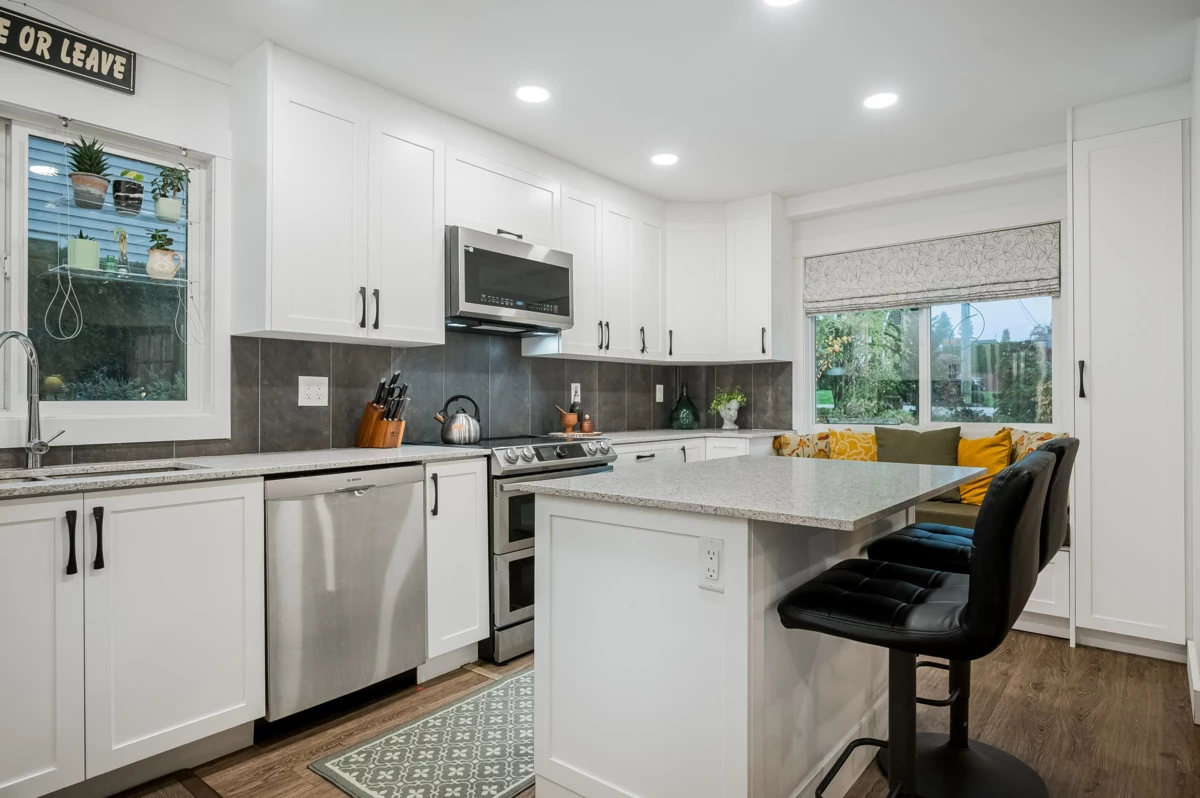 Kitchen Island Photo of 23211 St Andrews Avenue, Langley, BC