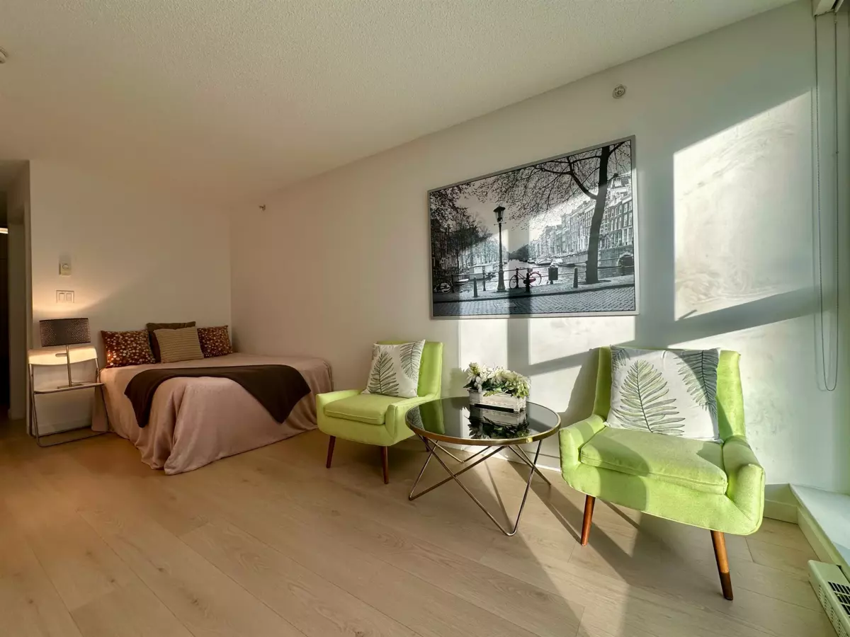 Family Room Photo of 209 13325 102a Avenue, Surrey, BC