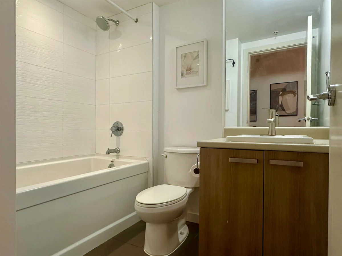 Kitchen Photo of 209 13325 102a Avenue, Surrey, BC