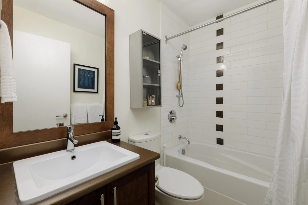 Backyard Photo of 4 307 E 15th Street, North Vancouver, BC