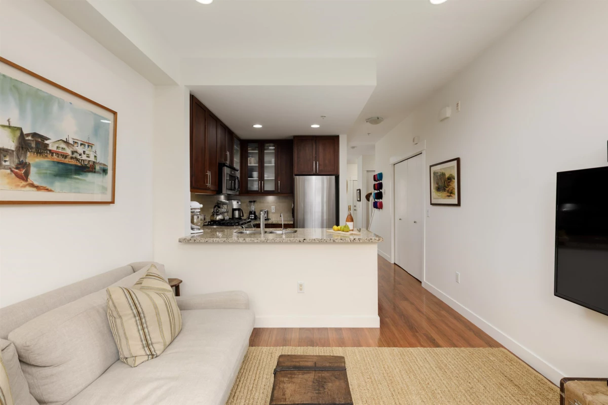 Basement Recreation Room Photo of 4 307 E 15th Street, North Vancouver, BC