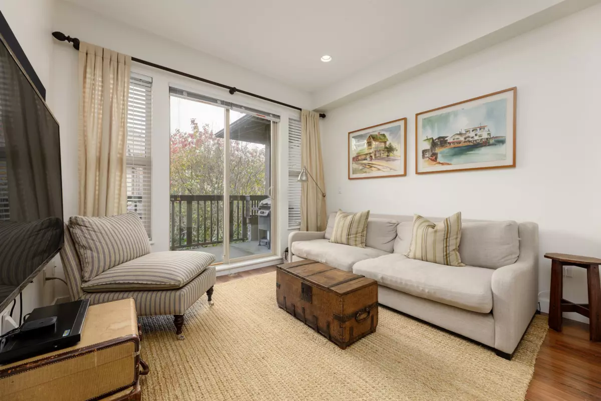 Bedroom 4 Photo of 4 307 E 15th Street, North Vancouver, BC