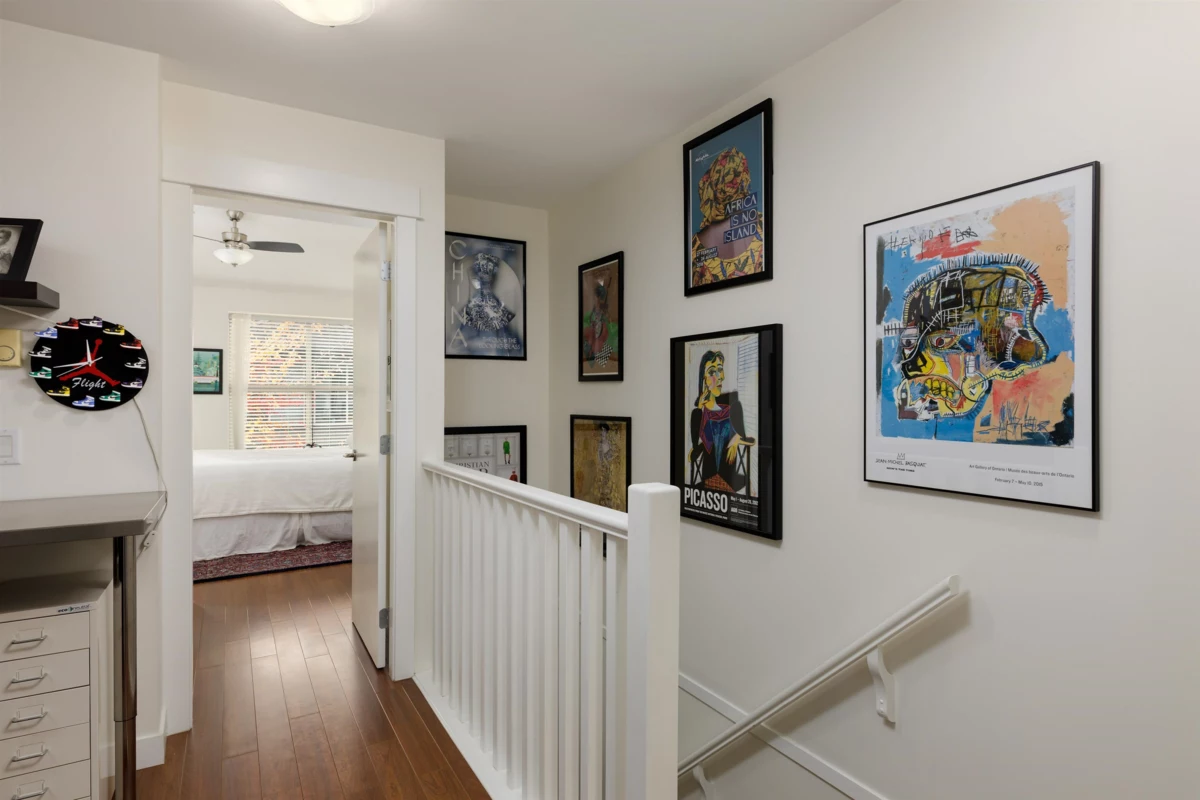 Entry Foyer Photo of 4 307 E 15th Street, North Vancouver, BC