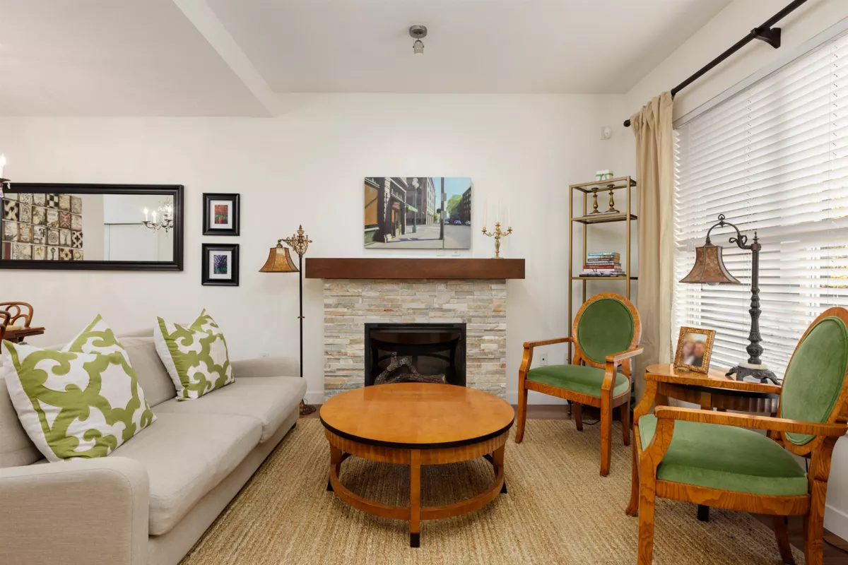 Exterior Rear Photo of 4 307 E 15th Street, North Vancouver, BC