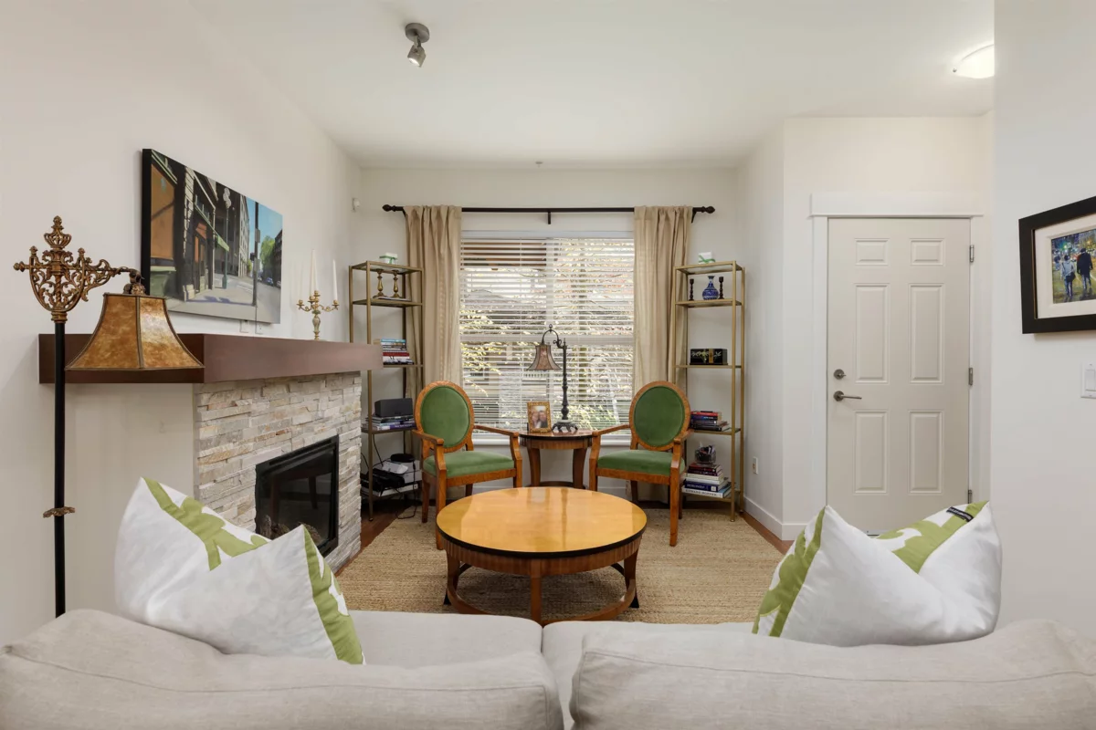 Family Room Photo of 4 307 E 15th Street, North Vancouver, BC