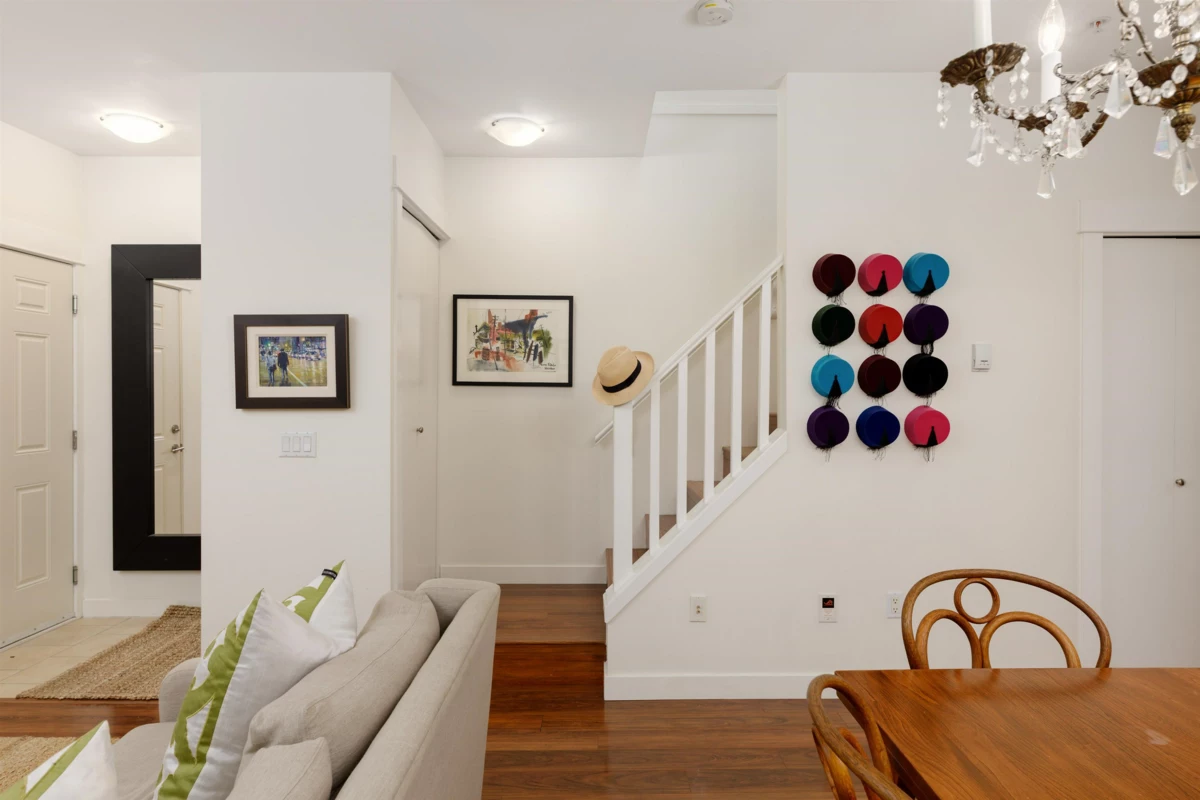 Mudroom Photo of 4 307 E 15th Street, North Vancouver, BC