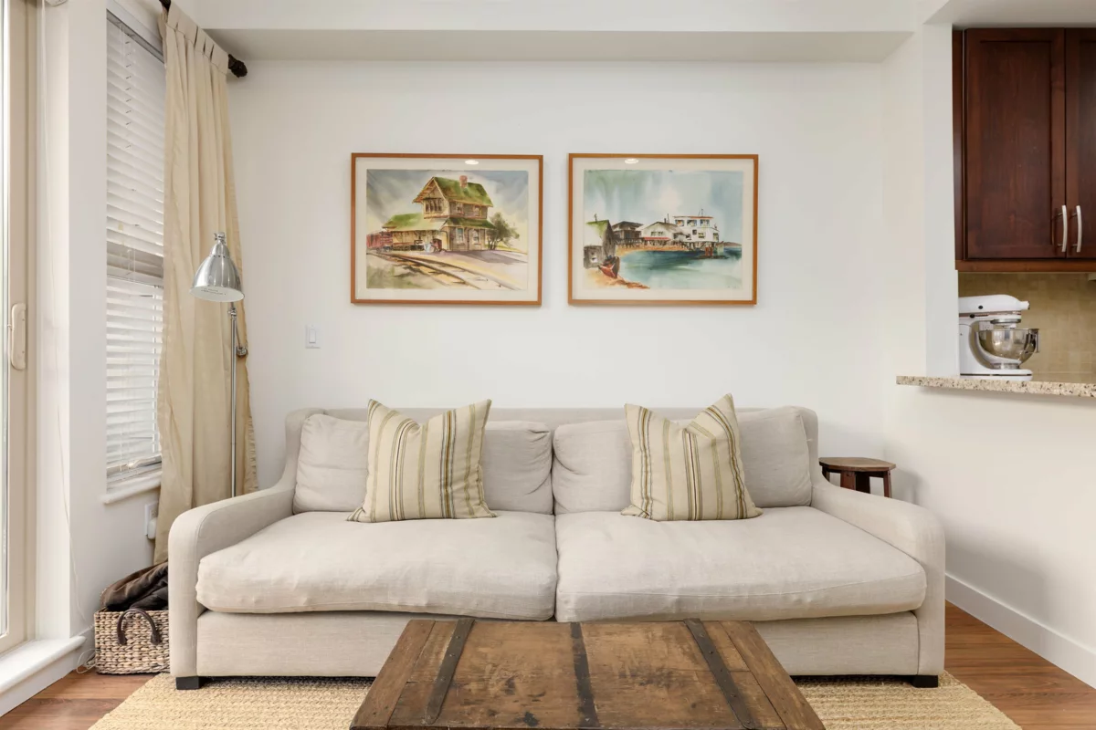 Powder Room Photo of 4 307 E 15th Street, North Vancouver, BC