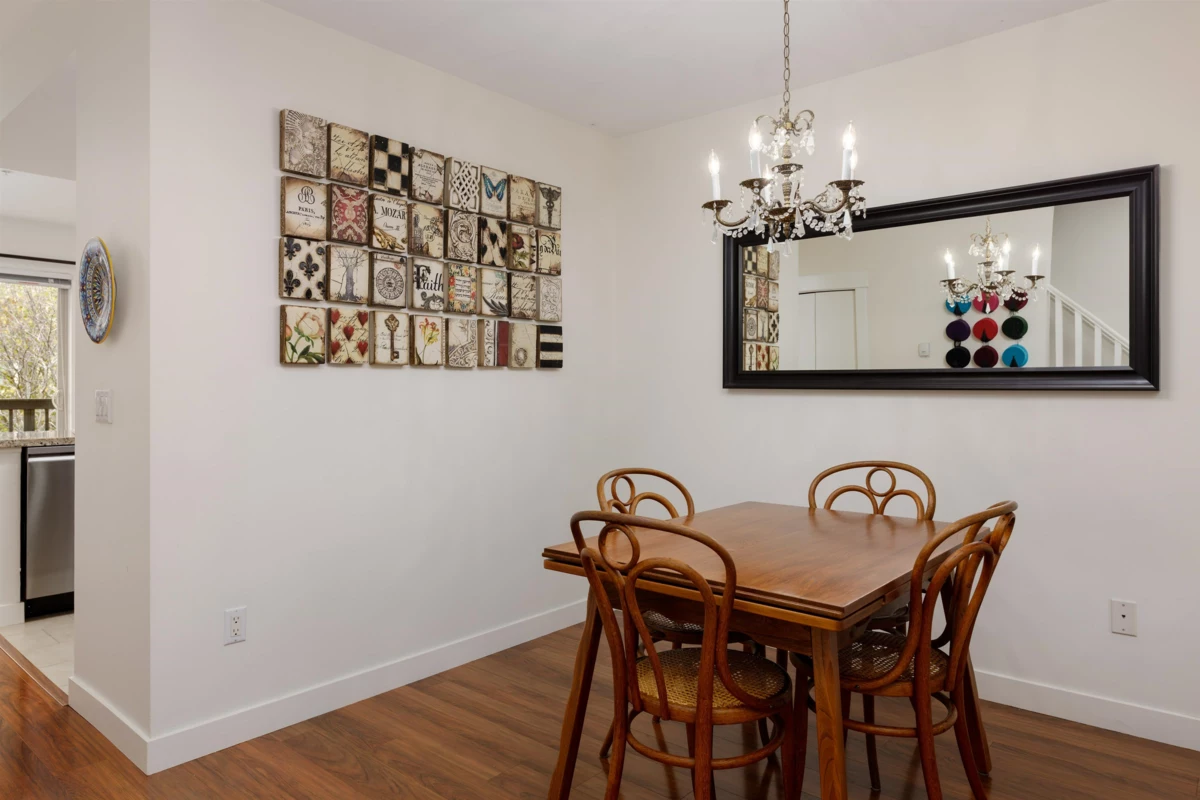 Primary Bathroom Photo of 4 307 E 15th Street, North Vancouver, BC