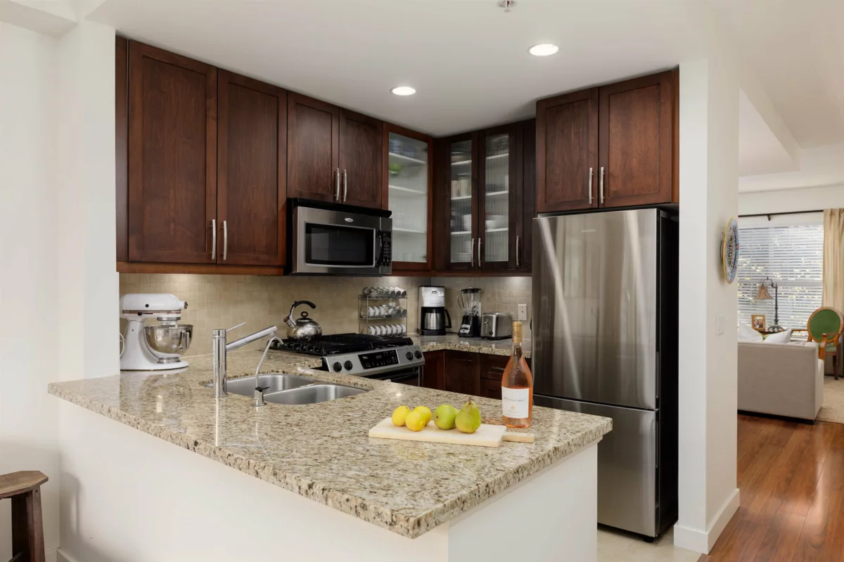 Walk-In Closet Photo of 4 307 E 15th Street, North Vancouver, BC