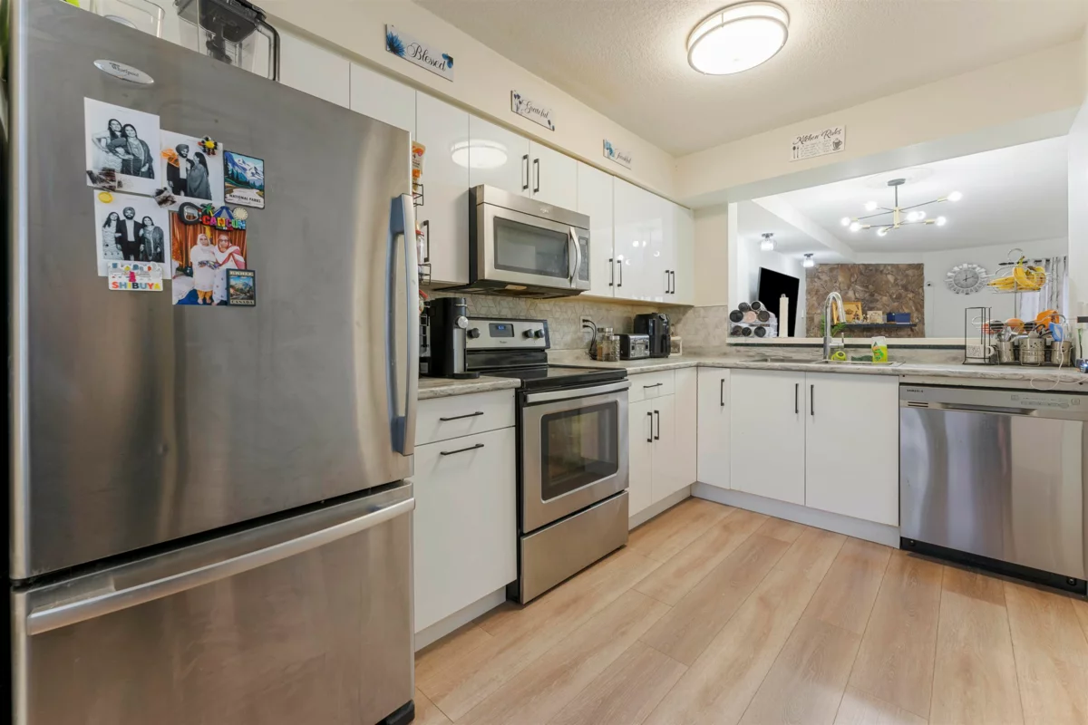 Walk-In Closet Photo of 21 7521 140 Street, Surrey, BC