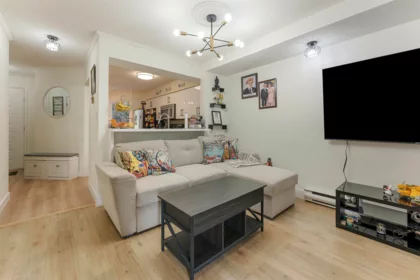 Kitchen Island Photo of 21 7521 140 Street, Surrey, BC