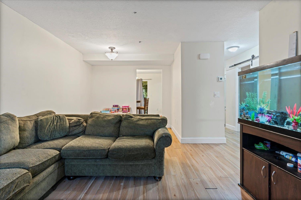 Kitchen Island Photo of 15 3087 Immel Street, Abbotsford, BC