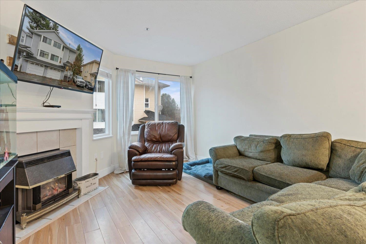 Kitchen Photo of 15 3087 Immel Street, Abbotsford, BC