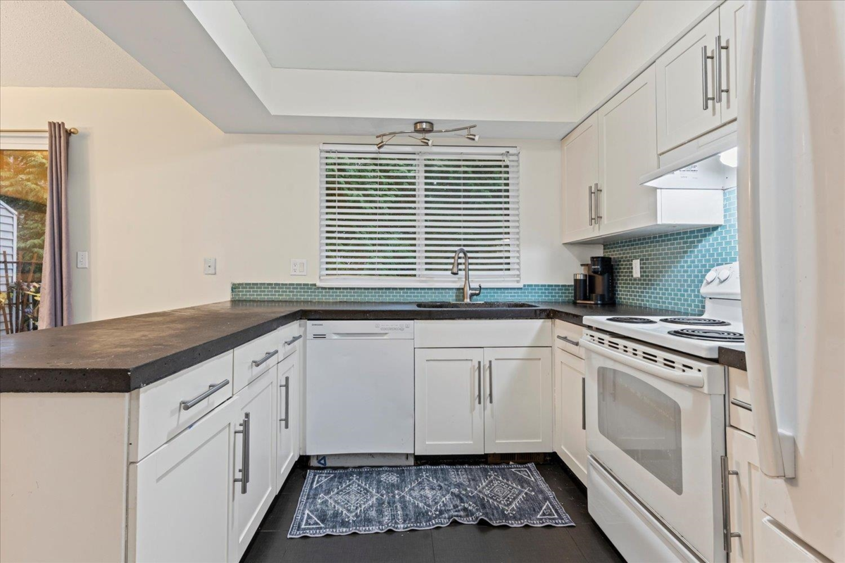 Primary Bedroom Photo of 15 3087 Immel Street, Abbotsford, BC