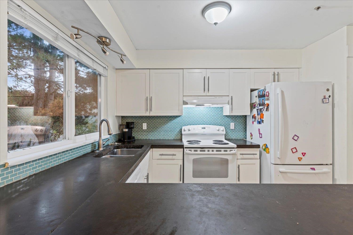 Walk-In Closet Photo of 15 3087 Immel Street, Abbotsford, BC