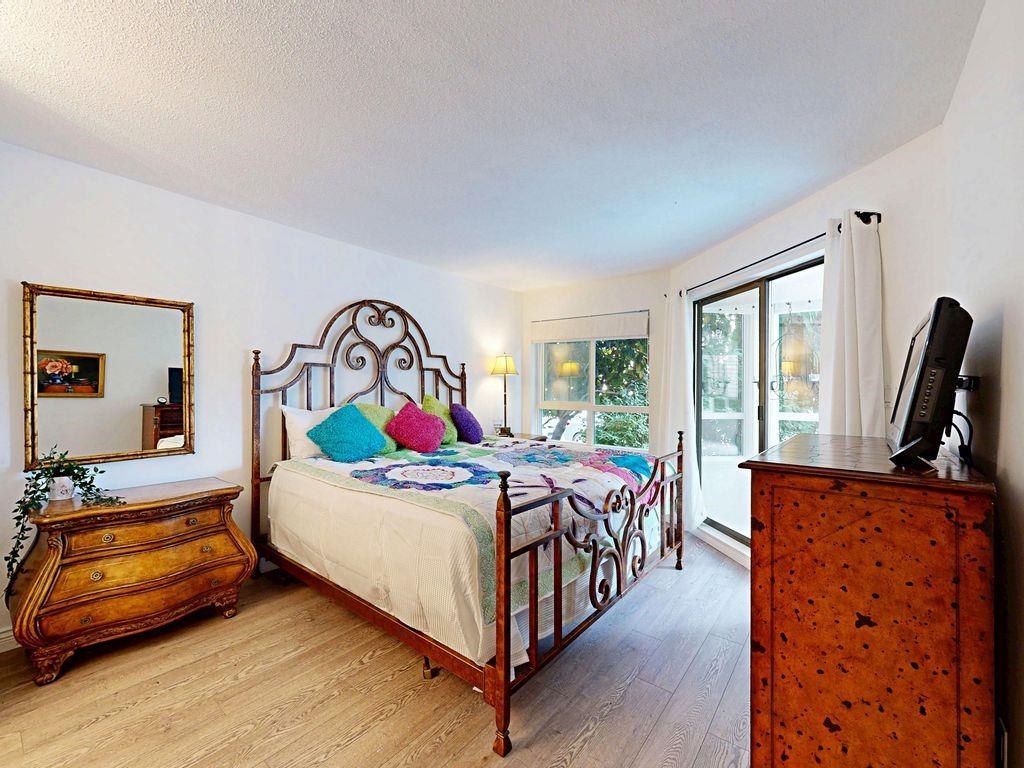 Breakfast Nook Photo of 106 1467 Martin Street, White Rock, BC