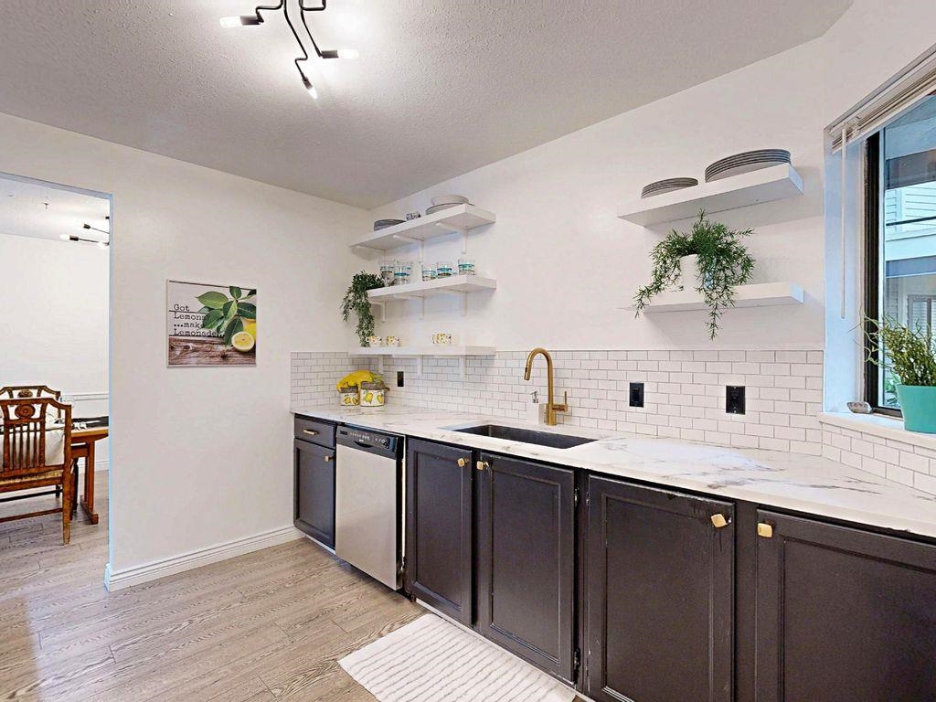 Kitchen Island Photo of 106 1467 Martin Street, White Rock, BC
