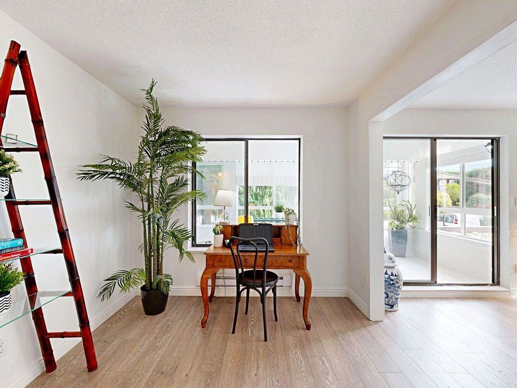 Primary Bathroom Photo of 106 1467 Martin Street, White Rock, BC