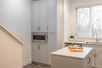 Kitchen Island Photo of 28 15775 Mountain View Drive, Surrey, BC
