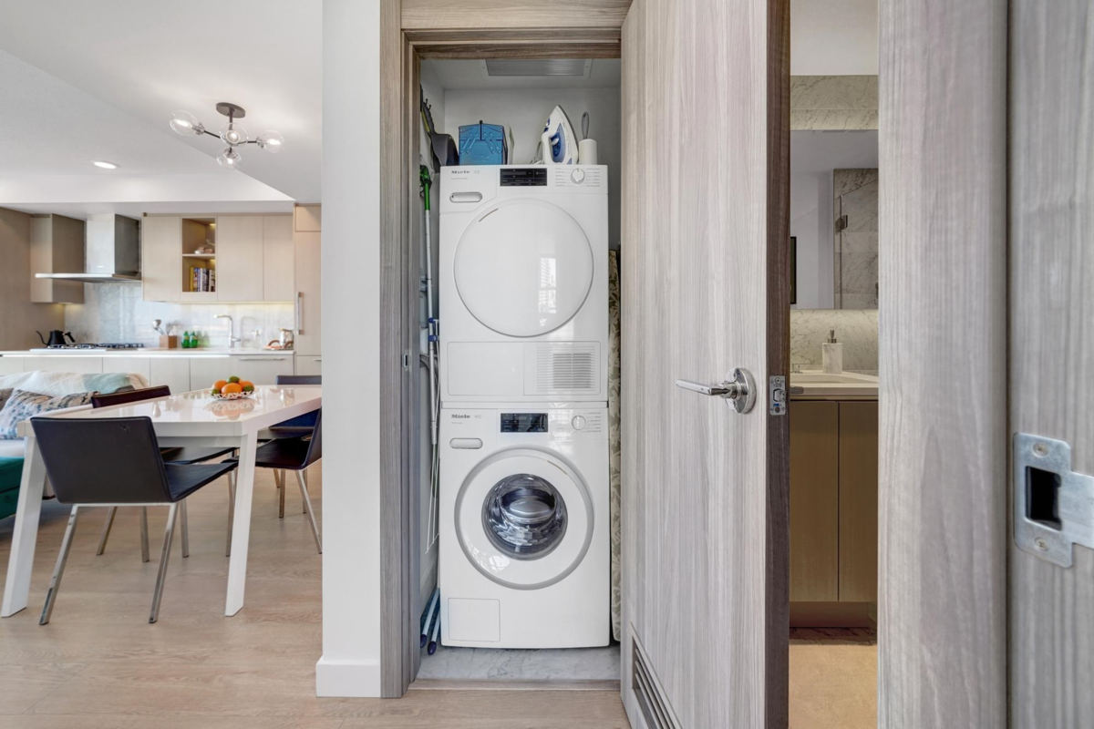 Bedroom 4 Photo of 2006 89 Nelson Street, Vancouver, BC