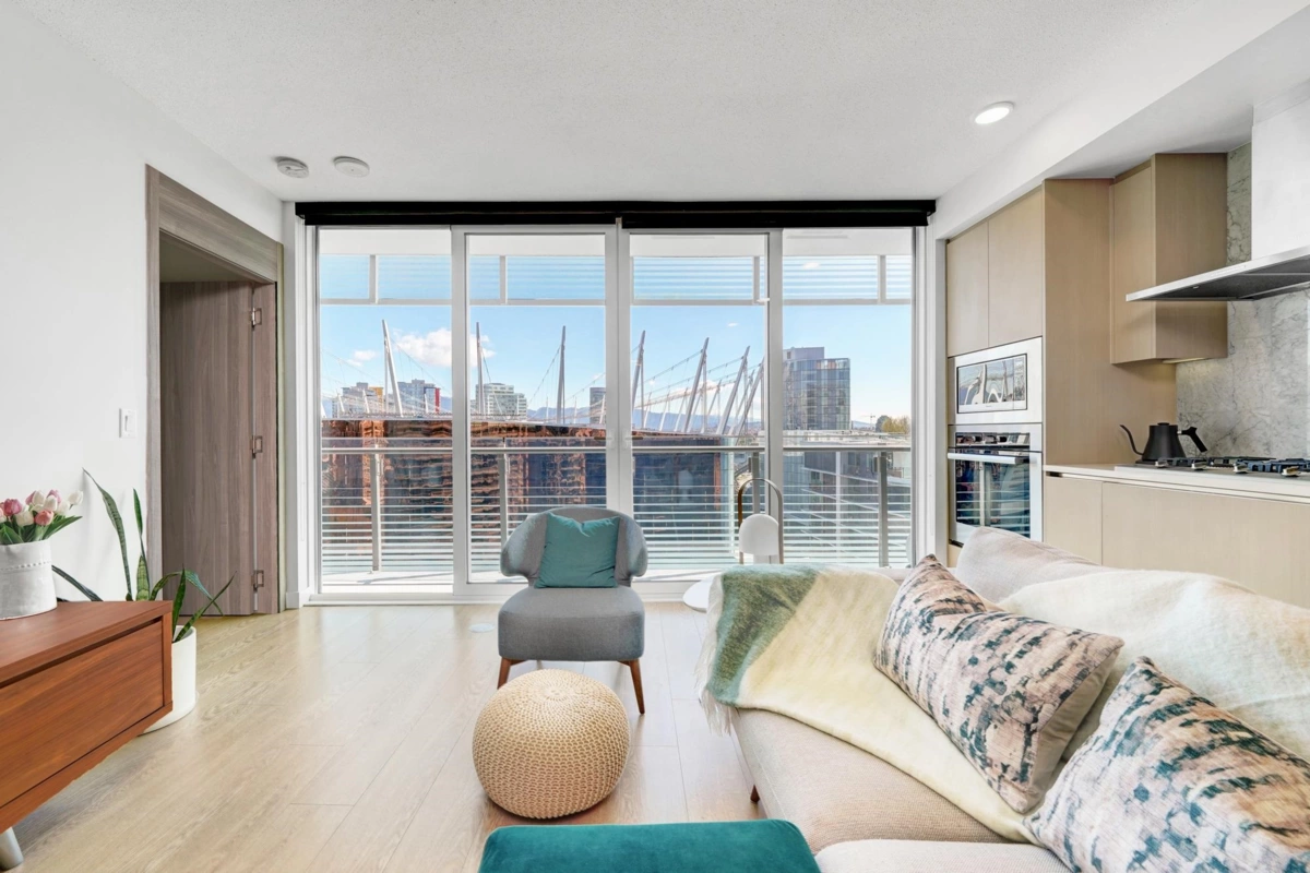 Exterior Rear Photo of 2006 89 Nelson Street, Vancouver, BC