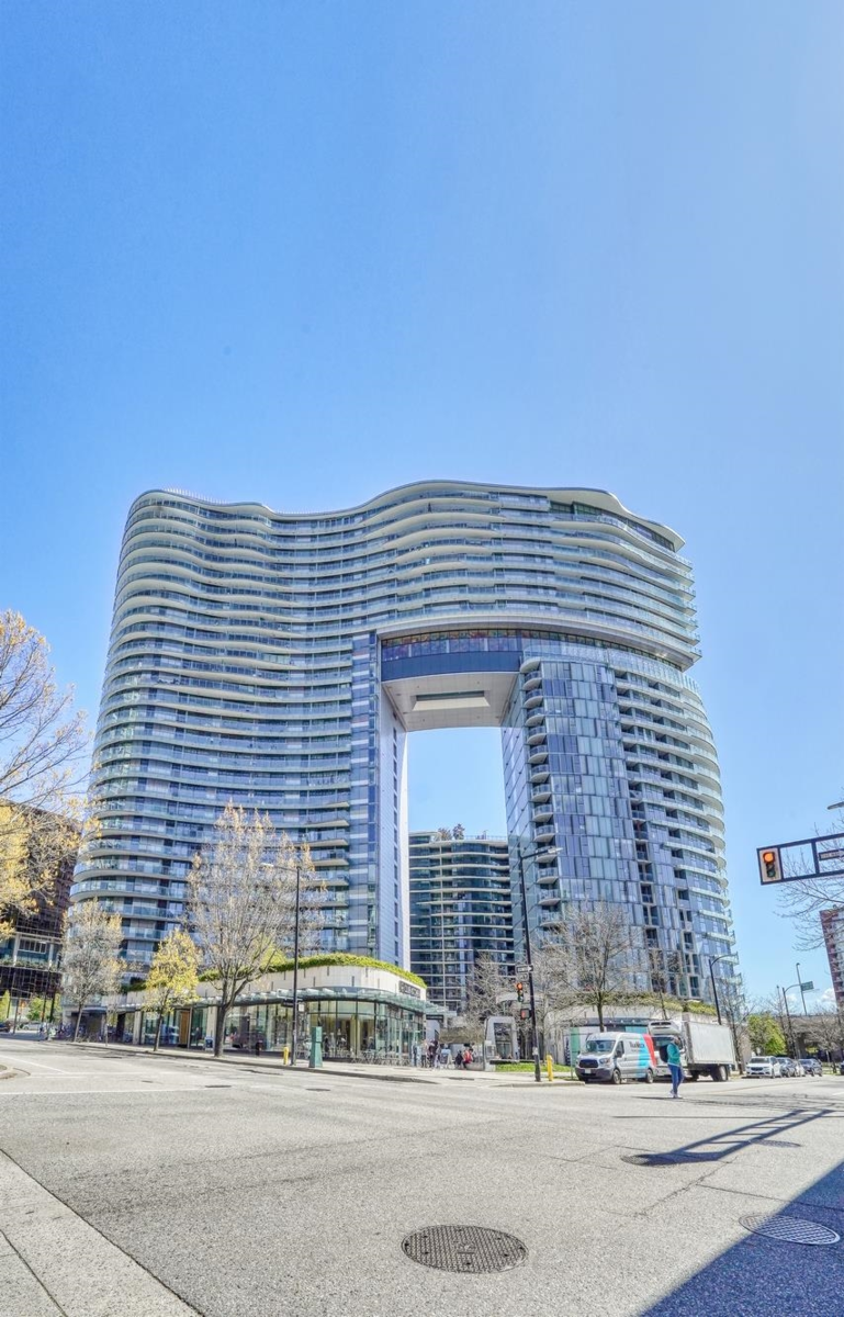 Front Yard Photo of 2006 89 Nelson Street, Vancouver, BC